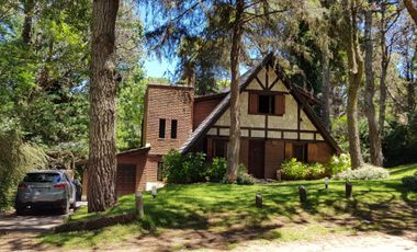 Carilo- hermosa casa en Venta