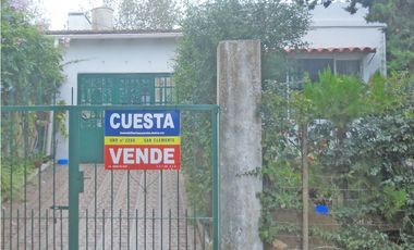 CASA EN AMPLIA ESQUINA
