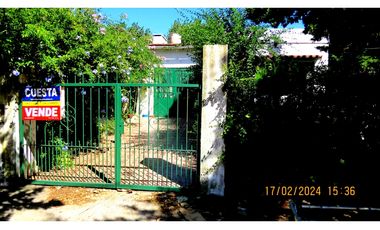 CASA EN AMPLIA ESQUINA