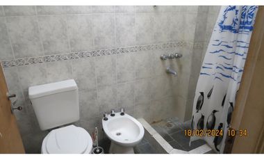 CASA EN AMPLIA ESQUINA