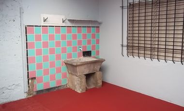 DEPARTAMENTO TIPO CASA 2 AMBIENTES EN ALQUILER ISIDRO CASANOVA.-