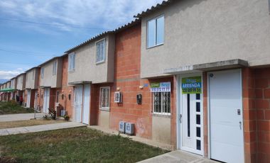 casa en arriendo en villa gorgona. Cod A114128