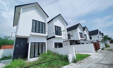 Rumah 2 Lantai Dalam Perum di Jalan Wonosari