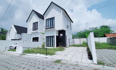 Rumah 2 Lantai Dalam Perum di Jalan Wonosari