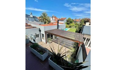 VENTA DE CASA RECICLADA CON PISCINA EN BARRIO STELLA MARIS