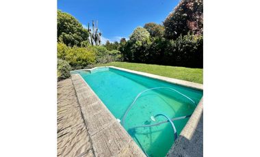 VENTA DE CASA RECICLADA CON PISCINA EN BARRIO STELLA MARIS