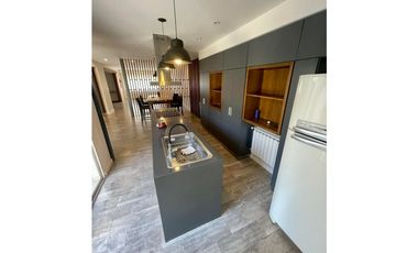 VENTA DE CASA RECICLADA CON PISCINA EN BARRIO STELLA MARIS