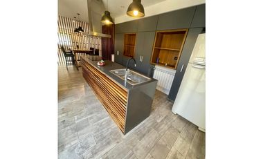 VENTA DE CASA RECICLADA CON PISCINA EN BARRIO STELLA MARIS