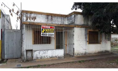 CAsa 3 ambientes con fondo, en buena ubicacion EZEIZA. OPORTUNIDAD