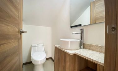 CASA EN VENTA CON ROOF Y ACABADOS RESIDENCIALES