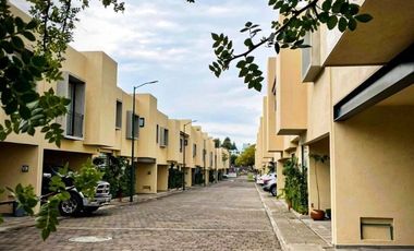 CASA EN VENTA CON ROOF Y ACABADOS RESIDENCIALES