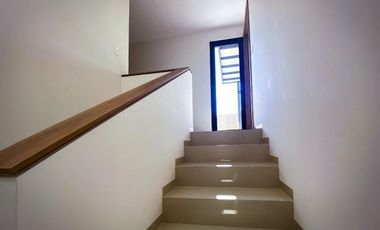 CASA EN VENTA CON ROOF Y ACABADOS RESIDENCIALES