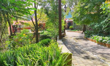 Estupenda casa en Cerrada con gran jardin - La Herradura