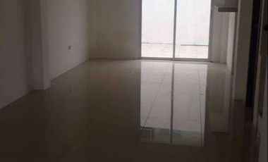 Venta de amplia casa de 3 dormitorios en Metrópolis 2 - Avda. Terminal Terrestre Pascuales