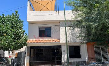 Casa en VENTA en Torreon Residencial, con habitacion y baño completo en planta baja.