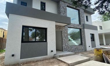 Casa en venta en Bella Vista en construcción