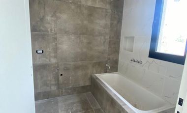 Casa en venta en Bella Vista en construcción