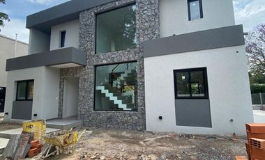 Casa en venta en Bella Vista en construcción
