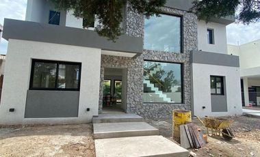 Casa en venta en Bella Vista en construcción