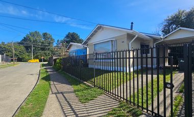 CASA ESQUINA EN LOS FUNDADORES