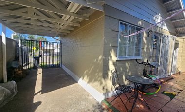 CASA ESQUINA EN LOS FUNDADORES