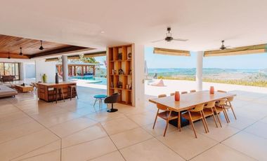 Stunning Vacation Villa Set In Pristine South Lombok