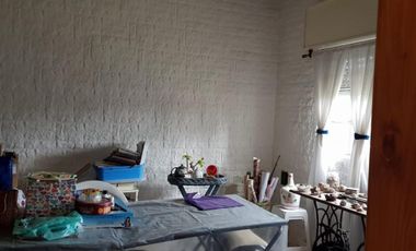CASA 3 AMBIENTES EN QUILMES OESTE.