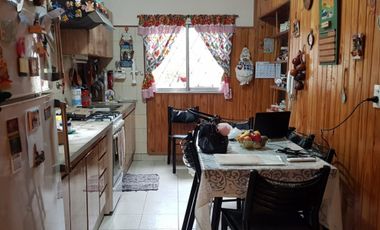 CASA 3 AMBIENTES EN QUILMES OESTE.