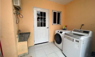 VENTA DE CASA EN VERSALLES , COSTA SUR, PH QUINTAS DE VERSALLES