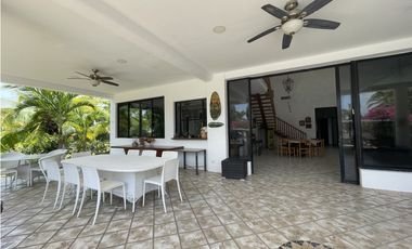 Casa de playa en venta en Coronado a pasos de la Sinagoga