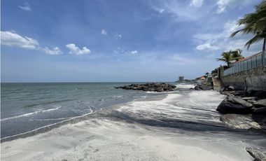 Casa de playa en venta en Coronado a pasos de la Sinagoga