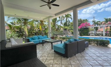 Casa de playa en venta en Coronado a pasos de la Sinagoga