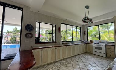 Casa de playa en venta en Coronado a pasos de la Sinagoga