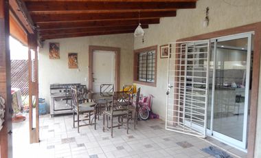 VENDE HERMOSA PROPIEDAD EN ZONA URBANA DE ANDINO DE 3 DORMITORIOS