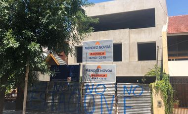 CASA DE USO COMERCIAL EN ALQUILER