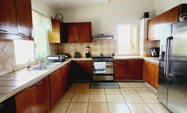 Casa en VENTA de 4 recamaras, amplios espacios y ventilacion Colonia ortiz rubio