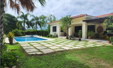 Hacienda Pacifica - 4 Bedroom Beach House with Pool