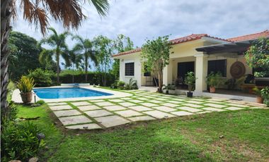 Hacienda Pacifica - 4 Bedroom Beach House with Pool