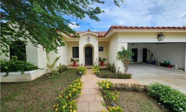 Hacienda Pacifica - 4 Bedroom Beach House with Pool