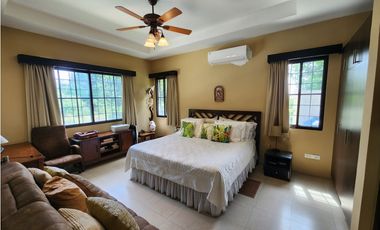 Hacienda Pacifica - 4 Bedroom Beach House with Pool