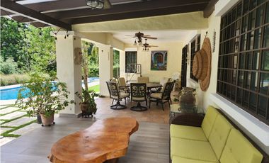 Hacienda Pacifica - 4 Bedroom Beach House with Pool