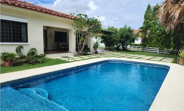 Hacienda Pacifica - 4 Bedroom Beach House with Pool