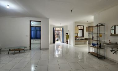 Rumah Unfurnished 1,5 Lt Di Perumahan Elite Taman Sakura Indah