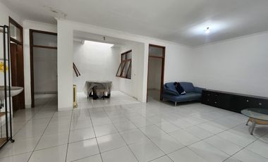 Rumah Unfurnished 1,5 Lt Di Perumahan Elite Taman Sakura Indah