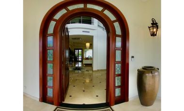 SE VENDE CASA EN ROYAL PACIFIC COSTA DEL ESTE
