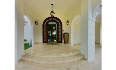 SE VENDE CASA EN ROYAL PACIFIC COSTA DEL ESTE