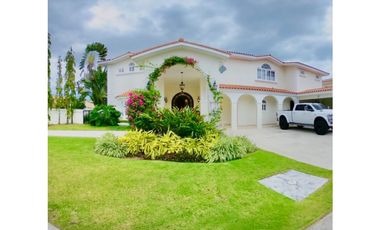 SE VENDE CASA EN ROYAL PACIFIC COSTA DEL ESTE