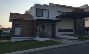 CASA EN VENTA EN LOMAS DE COCOYOC