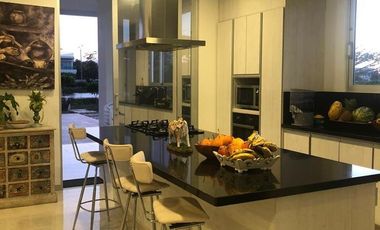 CASA DE LUJO EN VENTA CONJUNTO PALMA REAL, CARTAGENA.