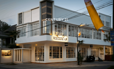 Hunian Dan Ruang Usaha Pinggir Jalan Raya Di Maguwoharjo